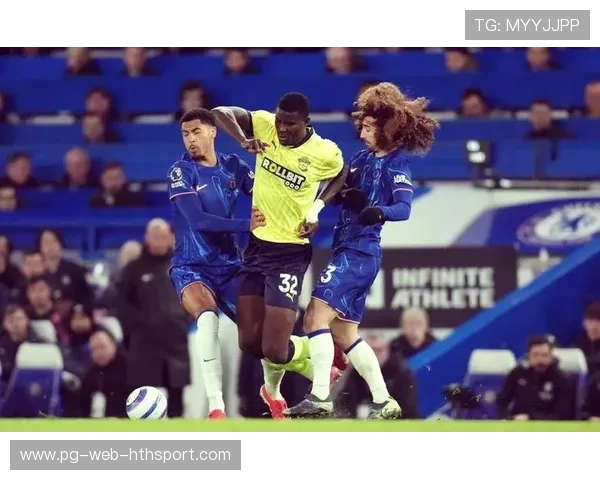 切尔西中后场的断球后快速推进直接形成得分